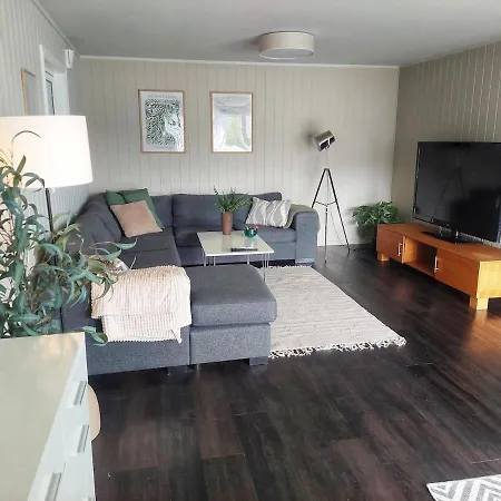 Arctic Nest - 3 Bedroom - Spacious, Cozy, Tromsø