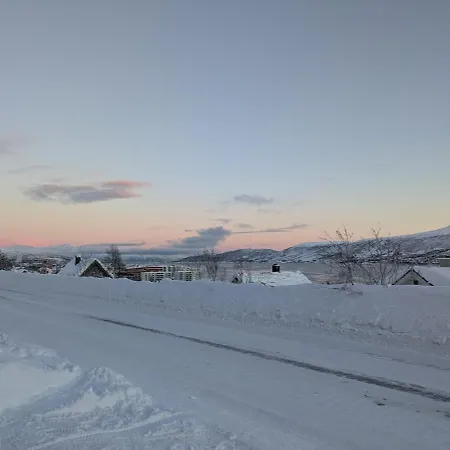 Arctic Nest - 3 Bedroom - Spacious, Cozy, شقة ترومسو